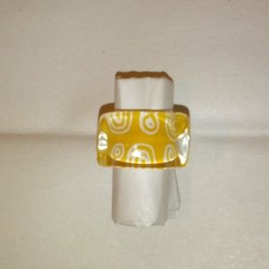 Fun Bright Summer Yellow Designs Lucite Plastic Acrylic Sz 7.5 Ring